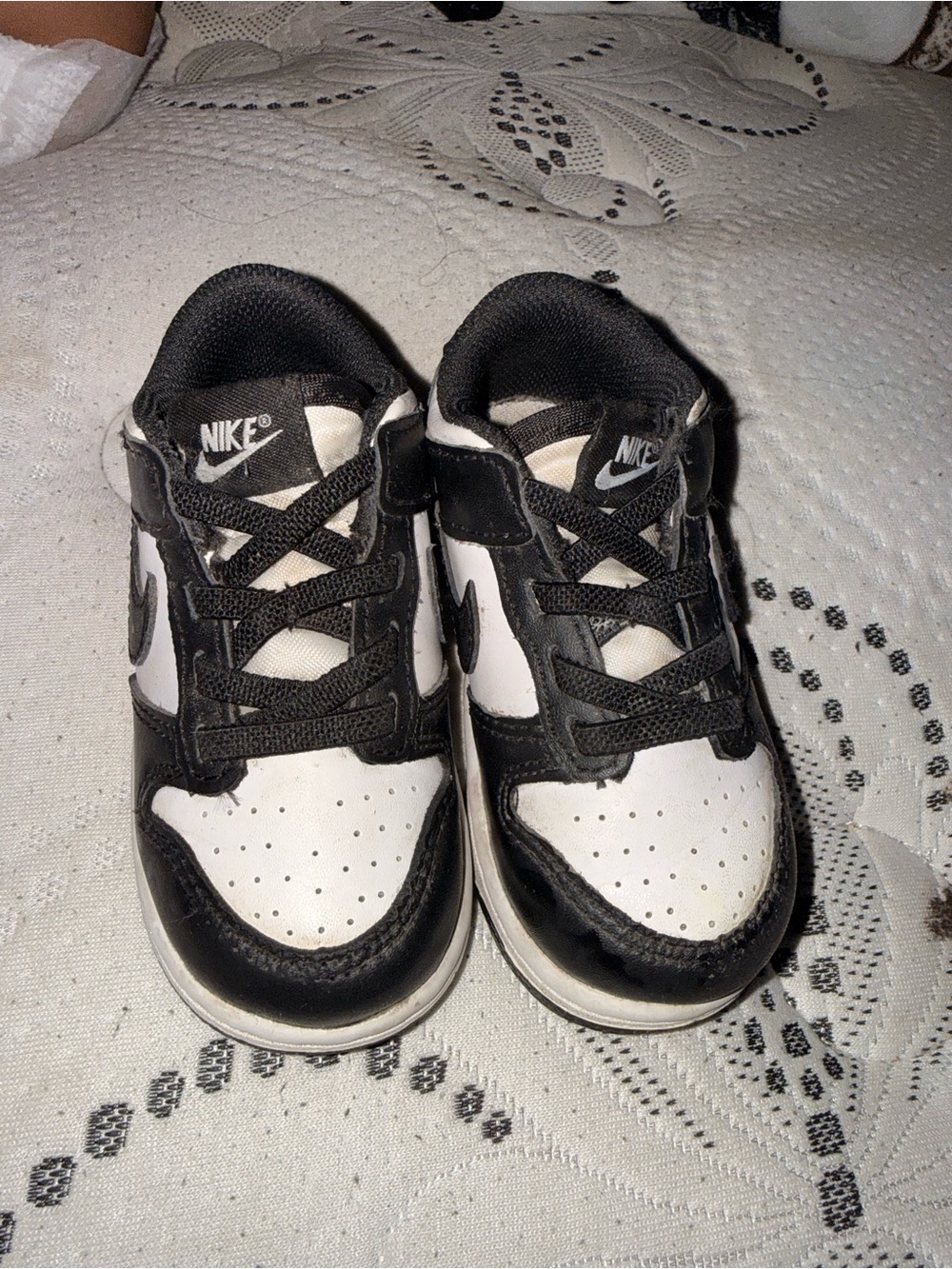 Nike Kids Black and White Low-Top Sneakers with Velcro Strap